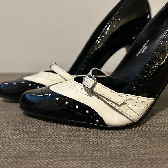 White House Black Market “Madrid” Heels - Picture 4 of 10